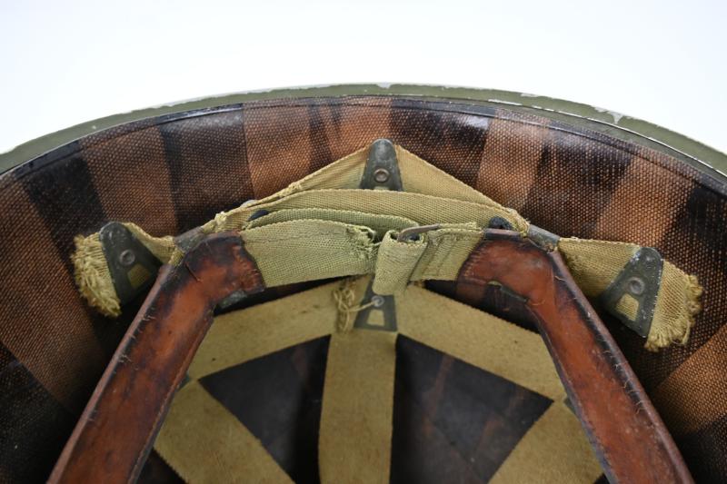 US WW2 Fixed bale Combat Helmet '1st Lieutenant'