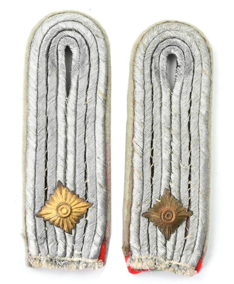German WH Officer Shoulderboard Set Infantry