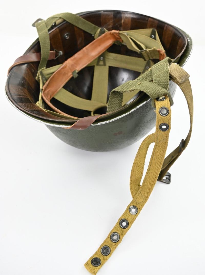 US WW2 82nd Airborne Division 504th Parachute Infantry Regiment Combat Helmet