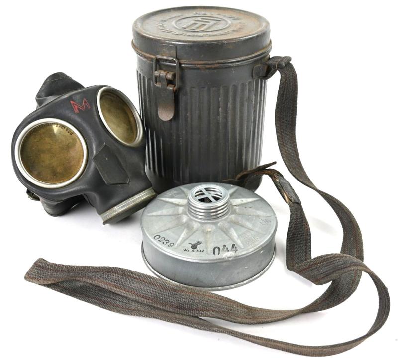 German Luftschutz Gasmask & Tornister