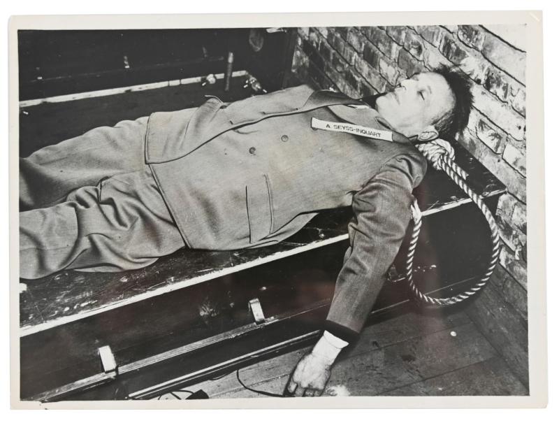 Allied Nuremberg War Trails Picture 'Hanging of Arthur Seyss-Inquart'