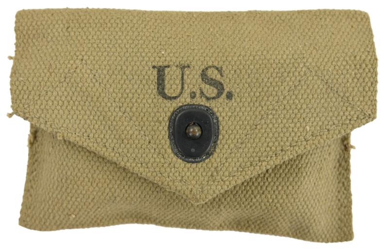US WW2 M-1924 First Aid Pouch with First Aid Kit