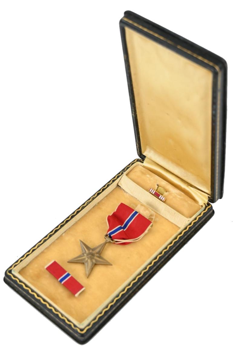 US WW2 Bronze Star set in Case