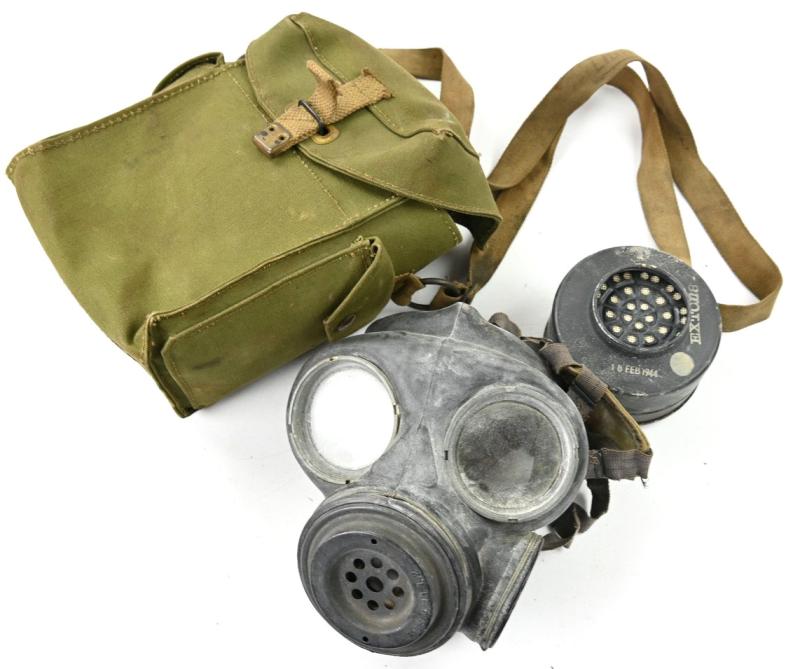 British WW2 Leightweight Gasmask in Carrying Bag