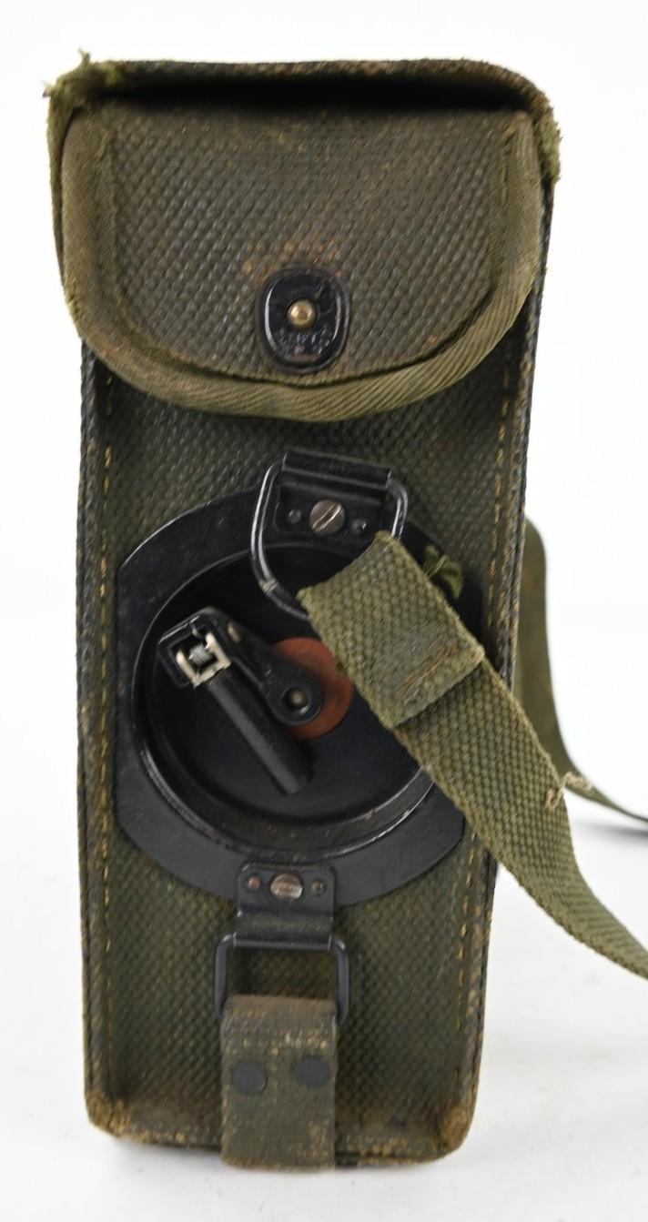 US WW2 Signal Corps telephone EE-8-B in Canvas Carrying Case