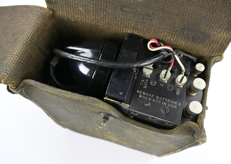 US WW2 Signal Corps telephone EE-8-B in Canvas Carrying Case