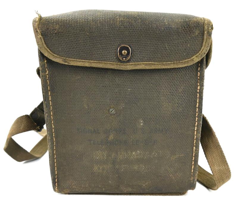 US WW2 Signal Corps telephone EE-8-B in Canvas Carrying Case.