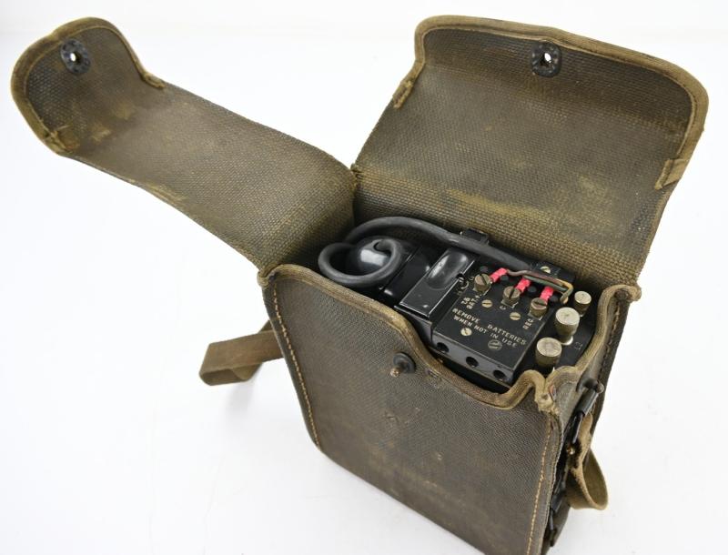 US WW2 Signal Corps telephone EE-8-B in Canvas Carrying Case.