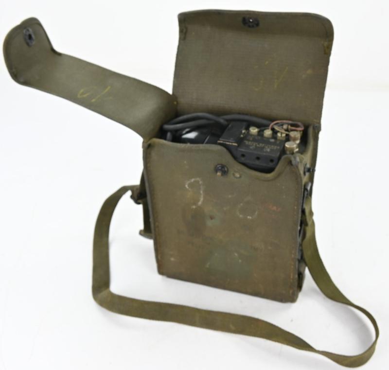 US WW2 Signal Corps telephone EE-8-B in Canvas Carrying Case.