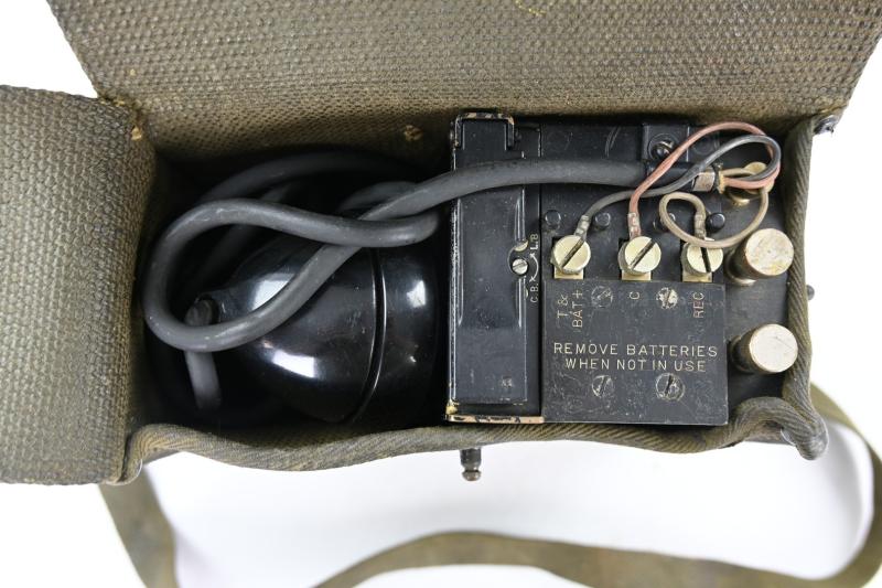 US WW2 Signal Corps telephone EE-8-B in Canvas Carrying Case.