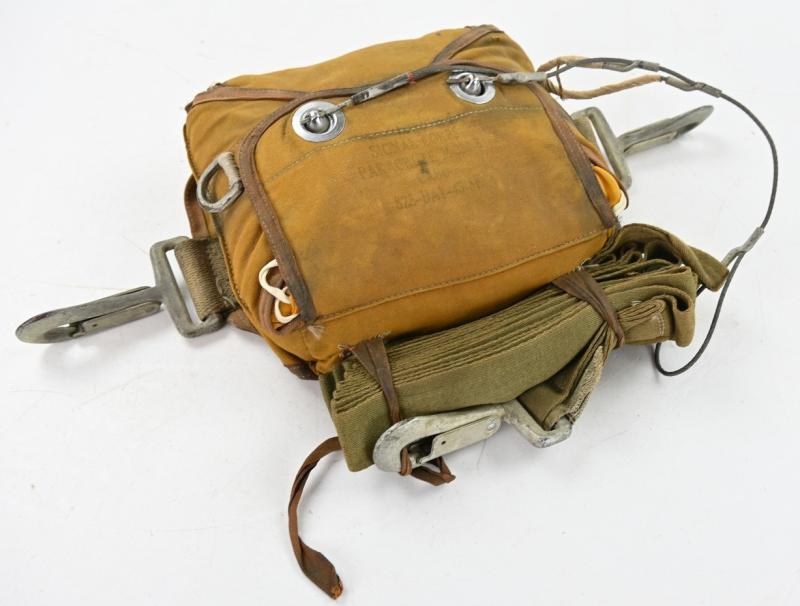 US WW2 Gibson Girl Beacon Parachute