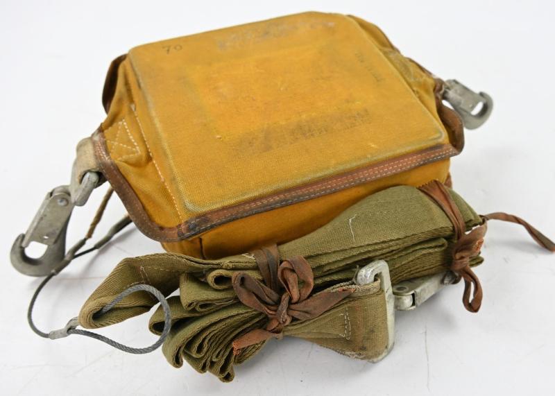 US WW2 Gibson Girl Beacon Parachute