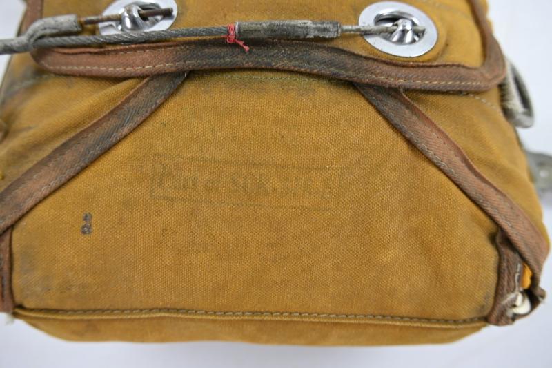 US WW2 Gibson Girl Beacon Parachute