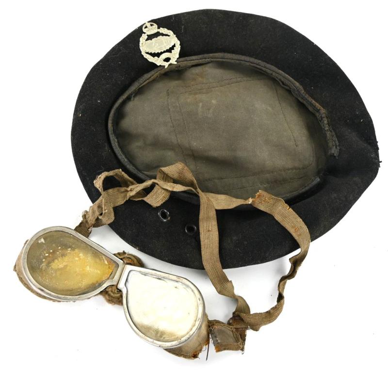 British Armoured Division Beret & Glasses