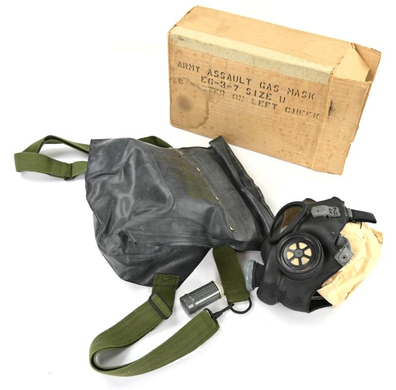 US WW2 Boxed M5 Gasmask with M7 Assault Carrying Pouch