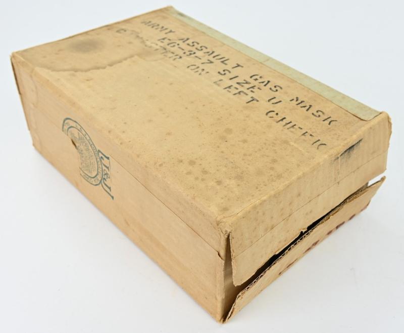US WW2 Boxed M5 Gasmask with M7 Assault Carrying Pouch