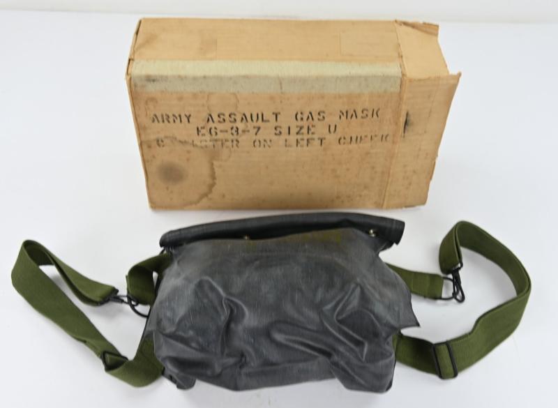 US WW2 Boxed M5 Gasmask with M7 Assault Carrying Pouch
