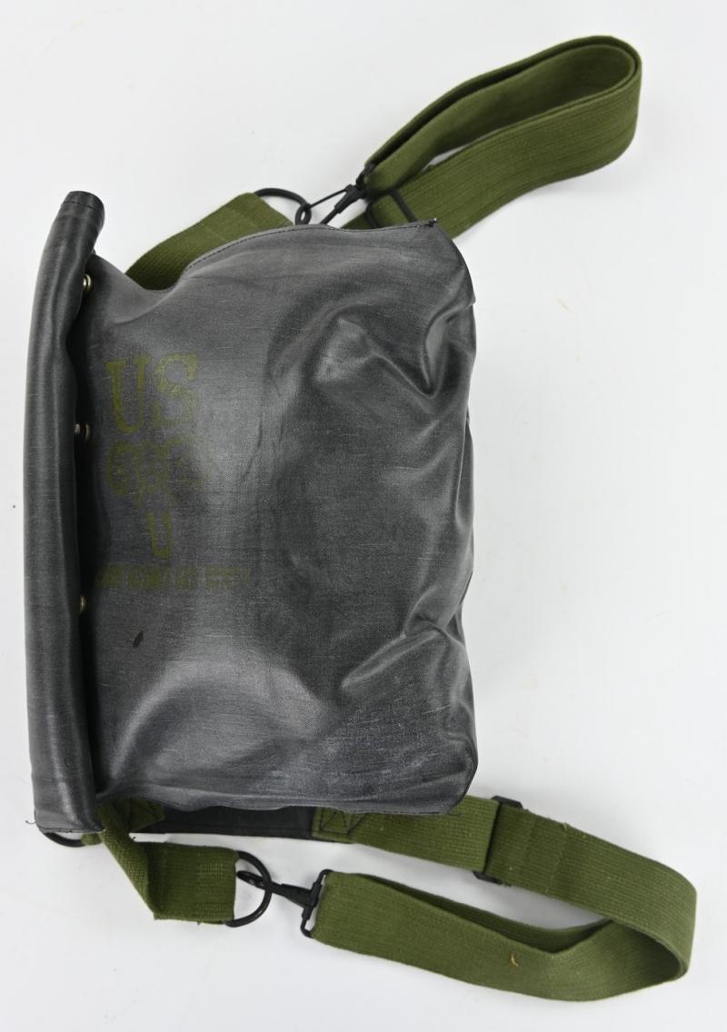 US WW2 Boxed M5 Gasmask with M7 Assault Carrying Pouch