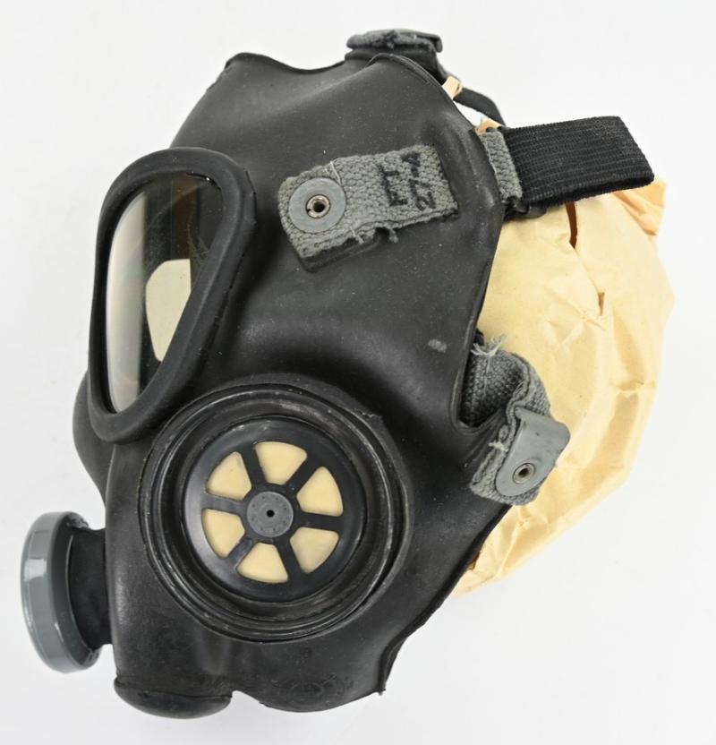 US WW2 Boxed M5 Gasmask with M7 Assault Carrying Pouch
