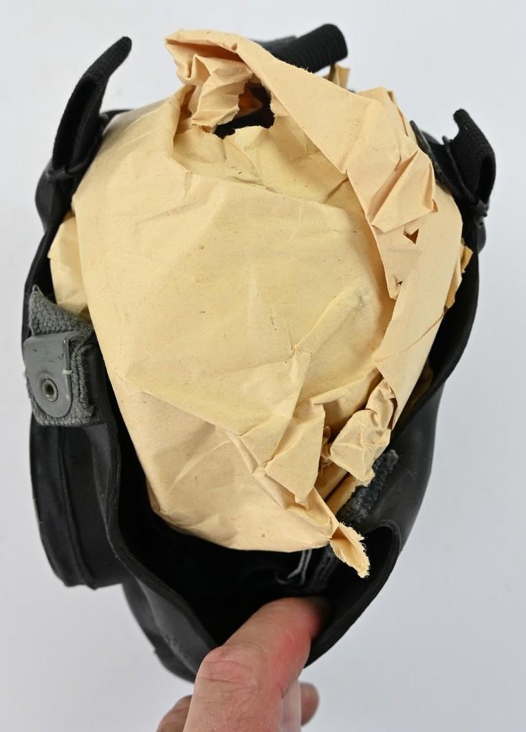 US WW2 Boxed M5 Gasmask with M7 Assault Carrying Pouch