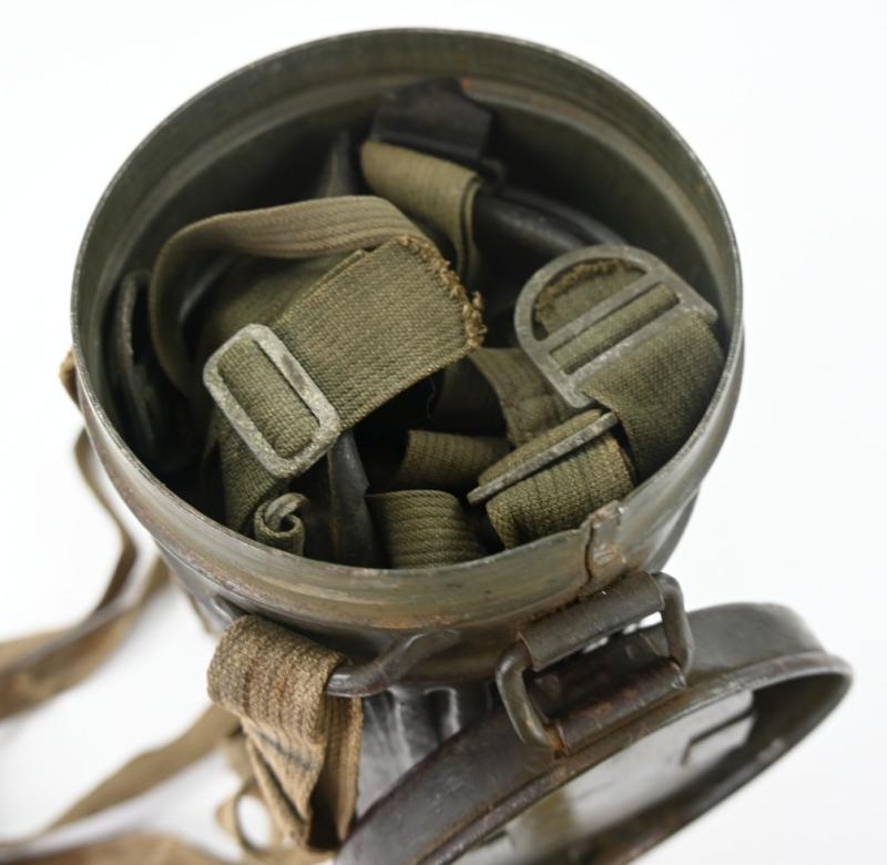 German WH M31 Gasmask & Cannister