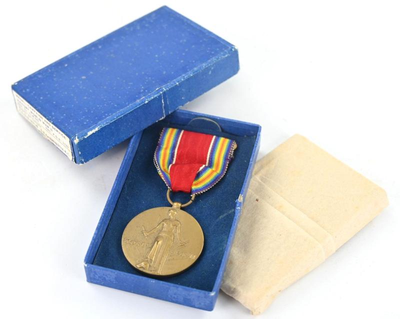 US WW2 Victory Medal in Case