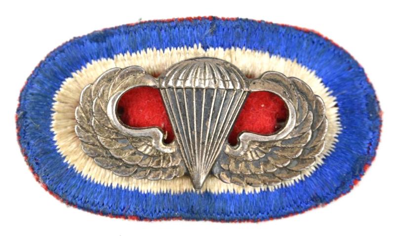 US WW2 82nd Airborne Division HQ Regiment Jumpwing Oval with Jumpwing