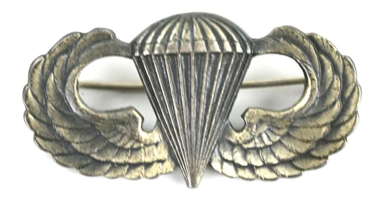 US WW2 paratrooper Jumpwing 'Robbins & Co.'