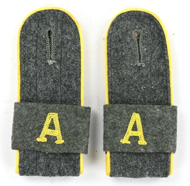 German WH M44 Shoulderboards Signal-Abwehr