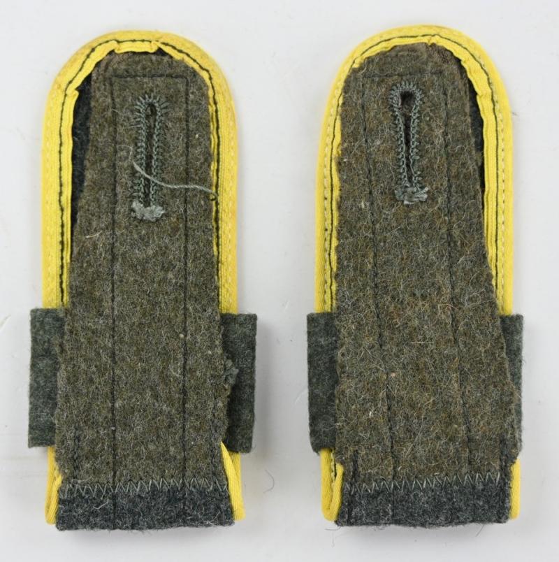 German WH M44 Shoulderboards Signal-Abwehr